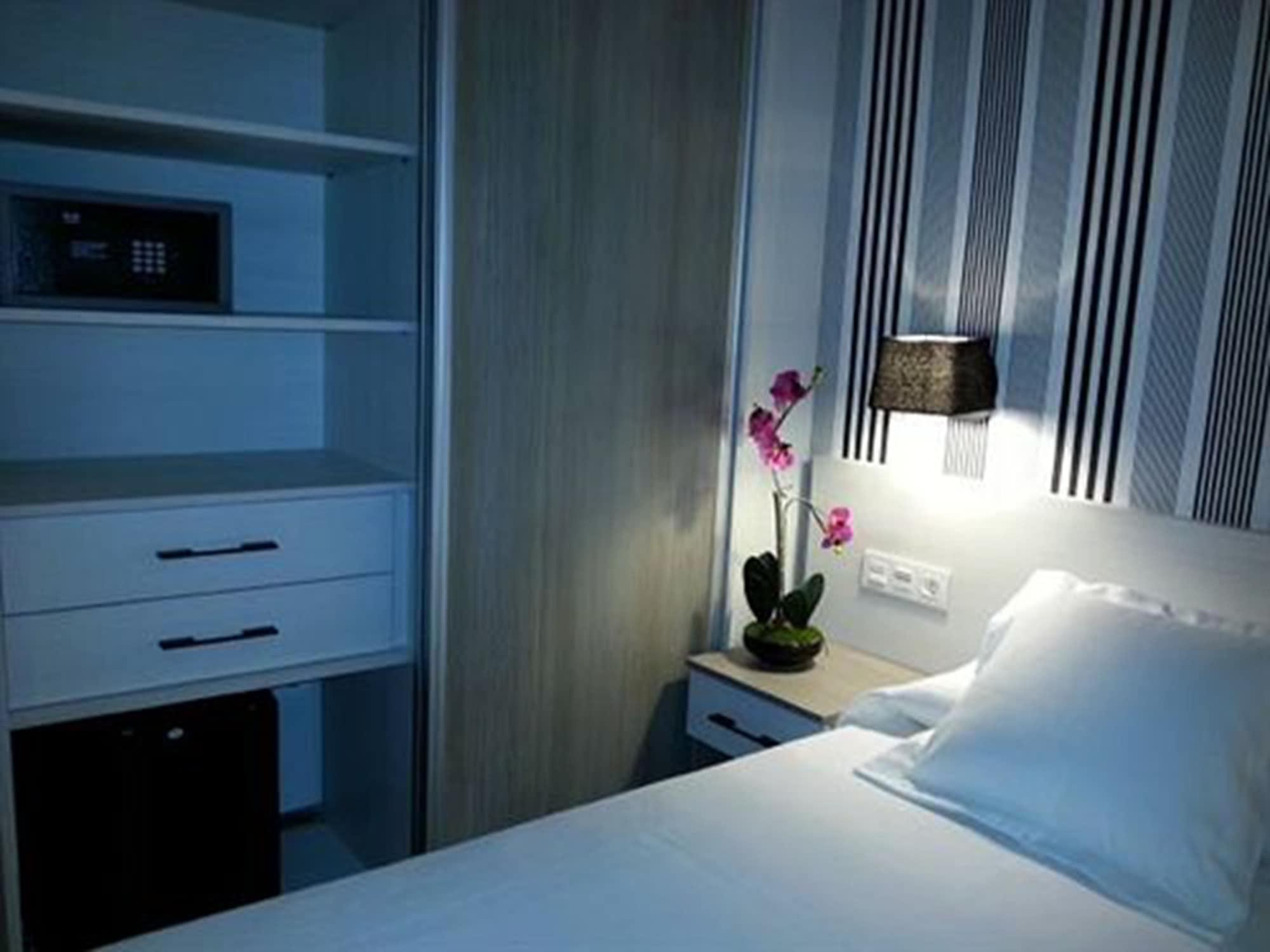 New Hotel Colon Mataró Esterno foto
