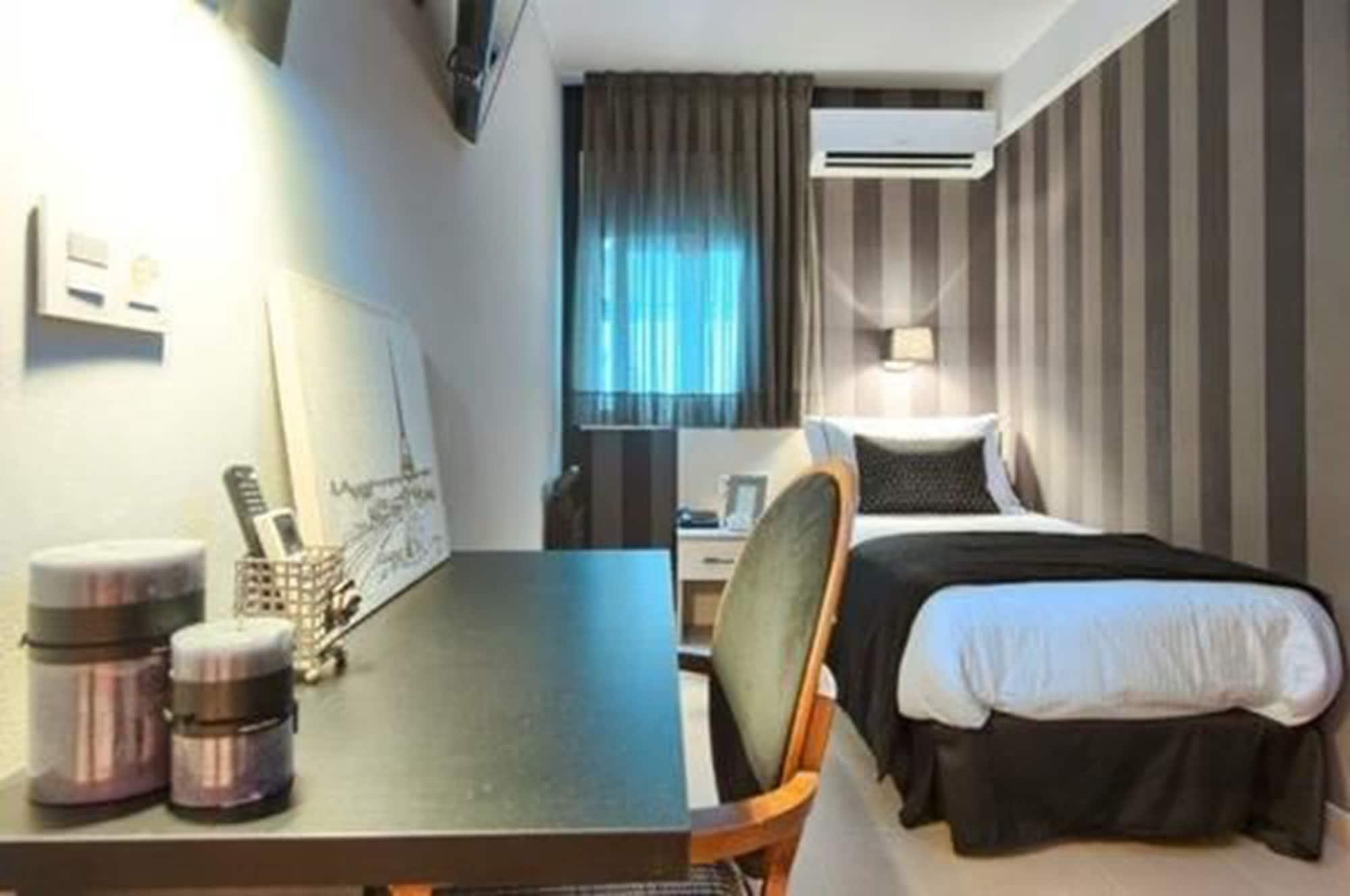 New Hotel Colon Mataró Esterno foto