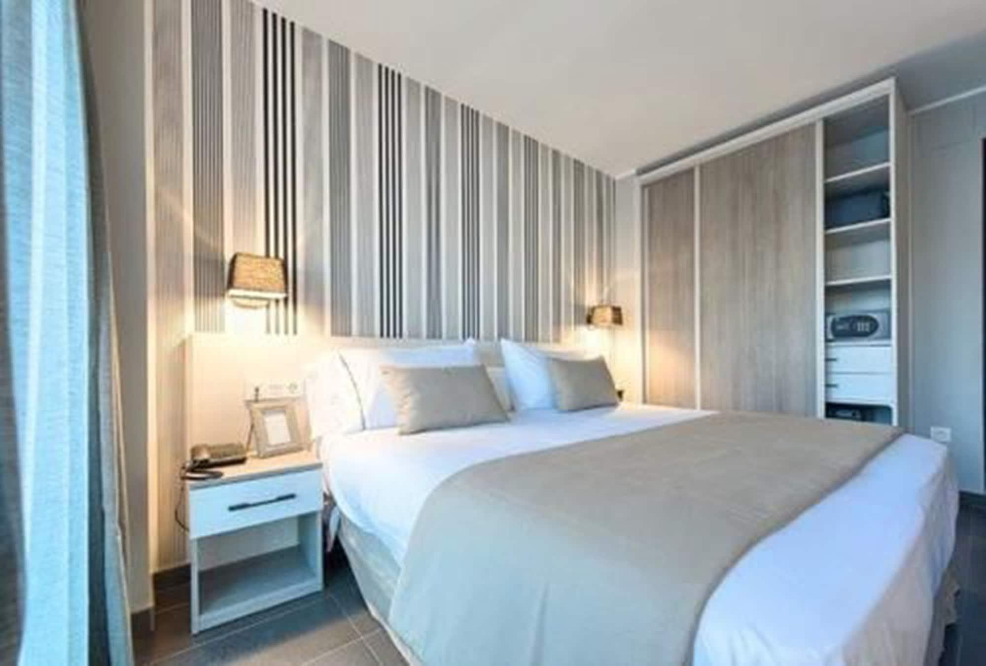 New Hotel Colon Mataró Esterno foto