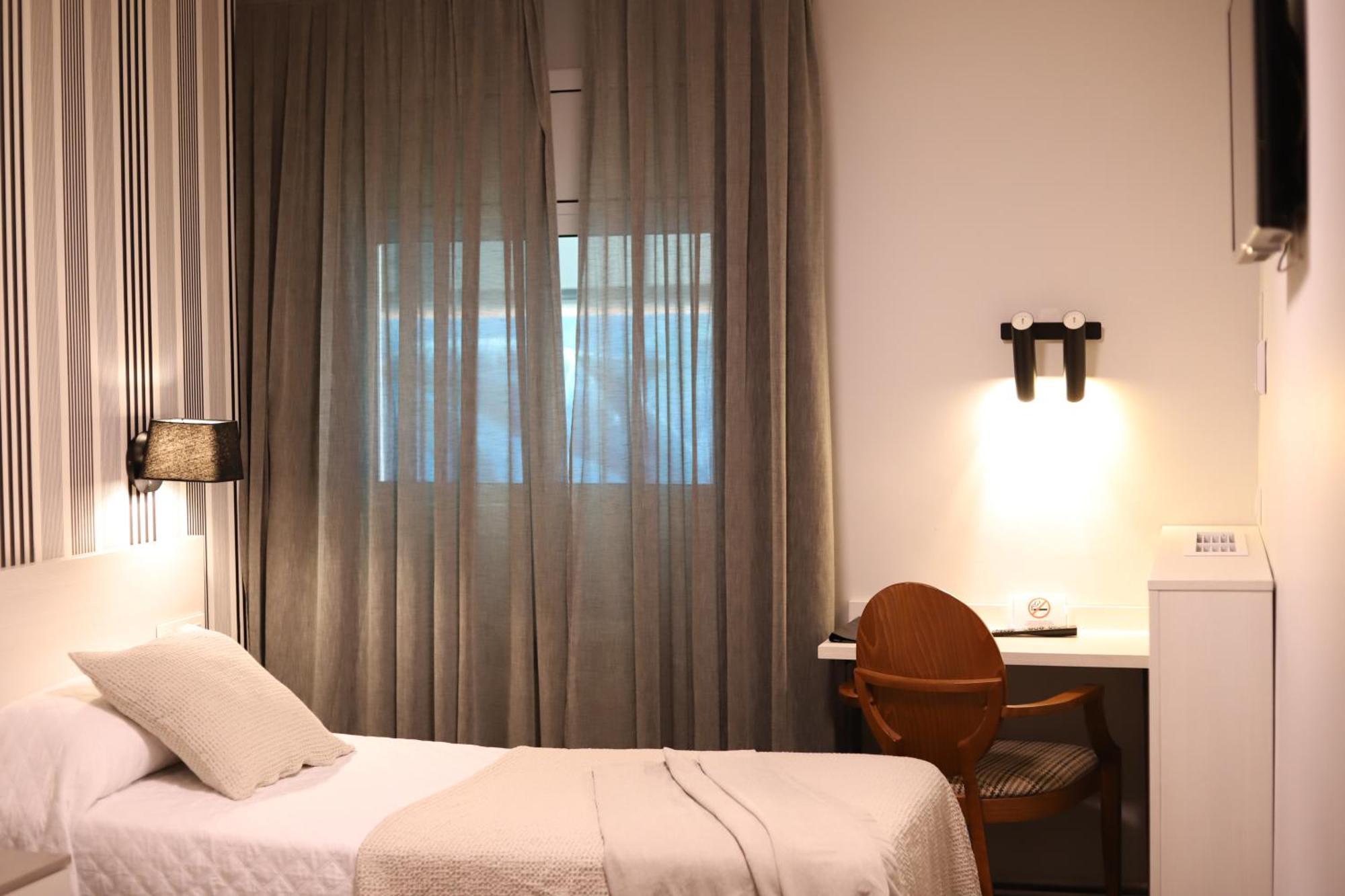 New Hotel Colon Mataró Esterno foto