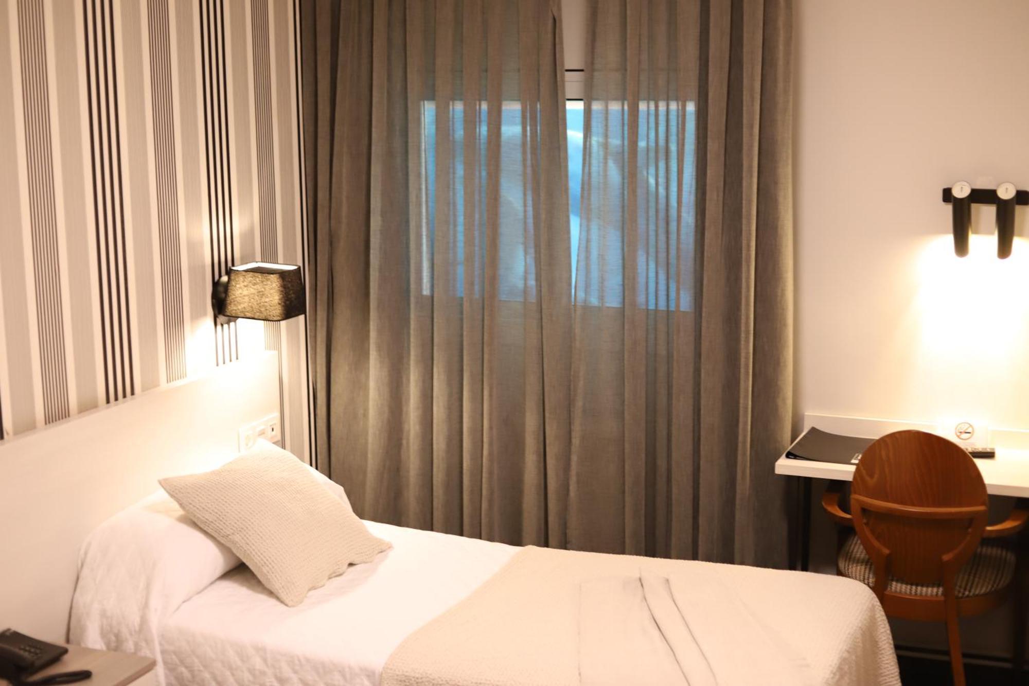 New Hotel Colon Mataró Esterno foto